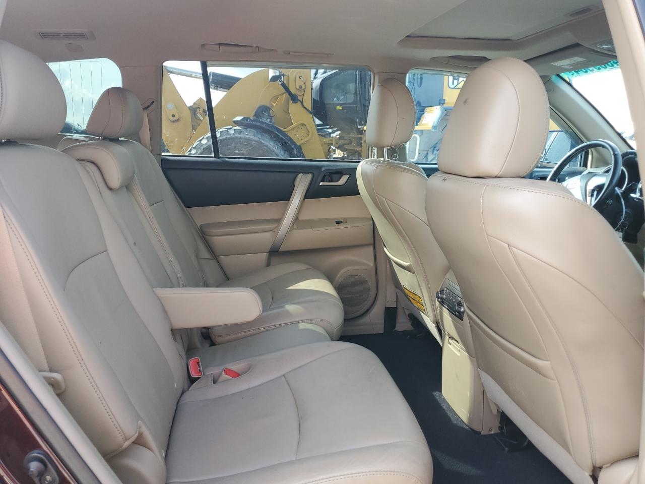 2011 Toyota Highlander Base VIN: 5TDZK3EH7BS031876 Lot: 64069984
