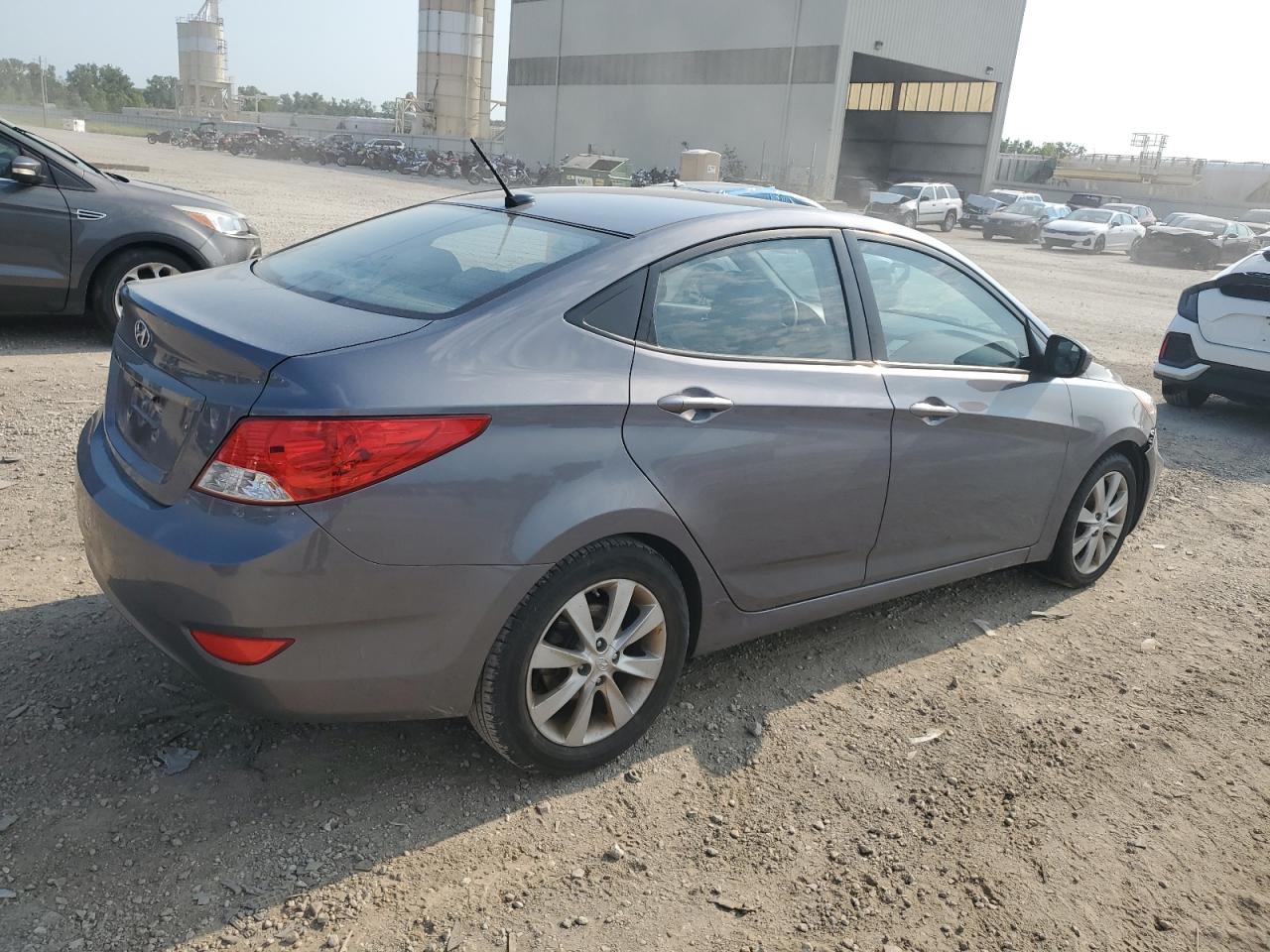 2013 Hyundai Accent - Image 3