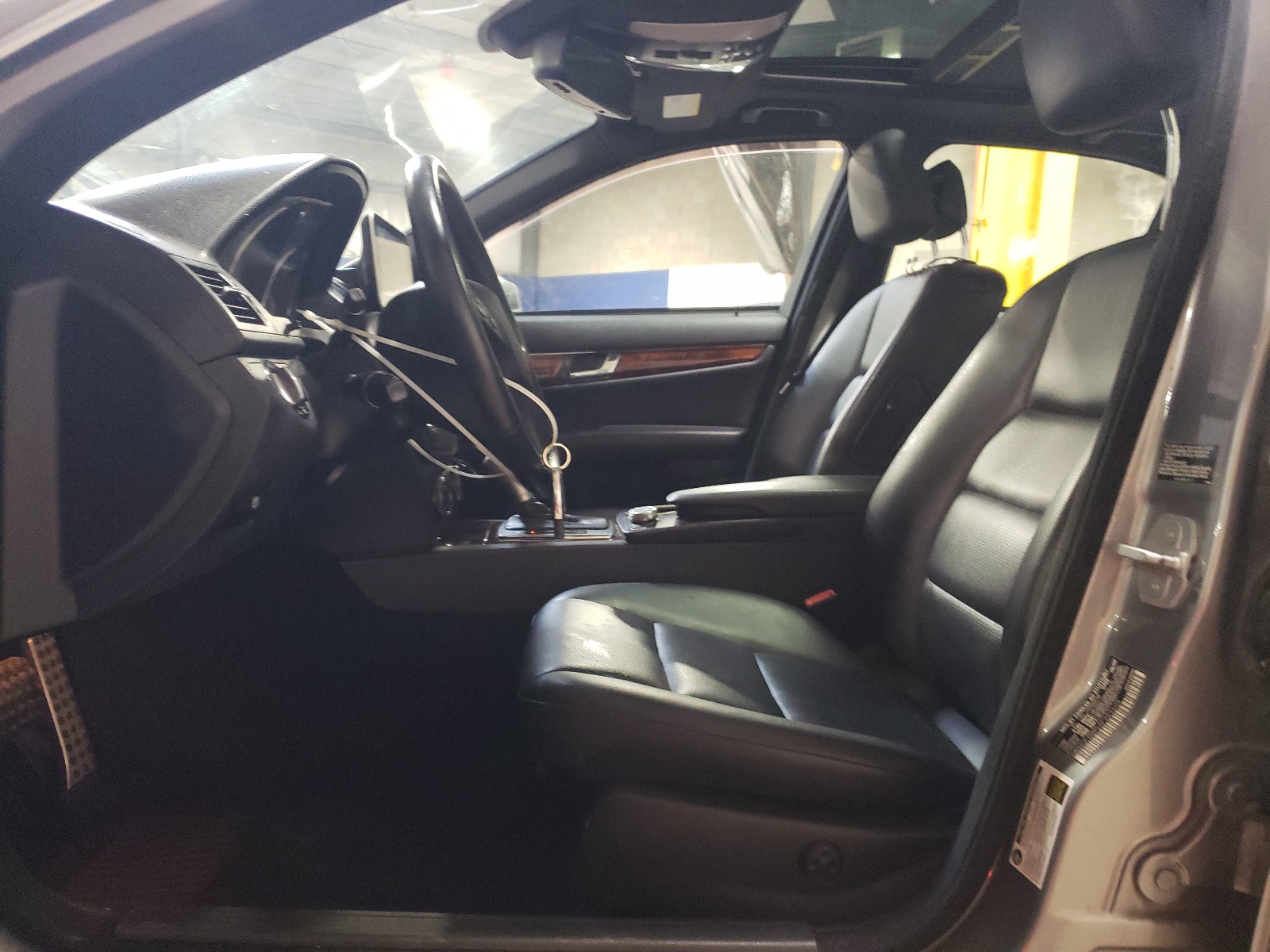 WDDGF8BB5AF383609 2010 Mercedes-Benz C 300 4Matic