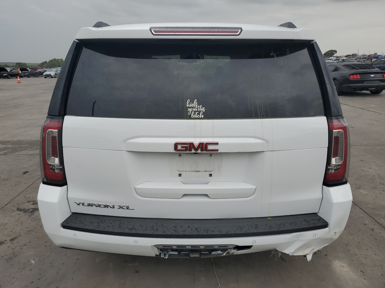 1GKS1GKC5JR385580 2018 GMC Yukon Xl C1500 Slt