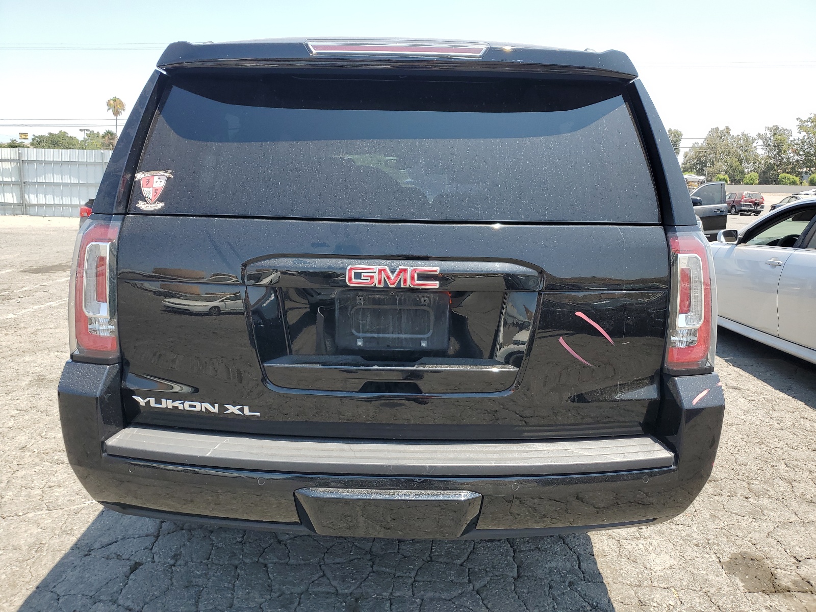 1GKS1GKC1KR391586 2019 GMC Yukon Xl C1500 Slt