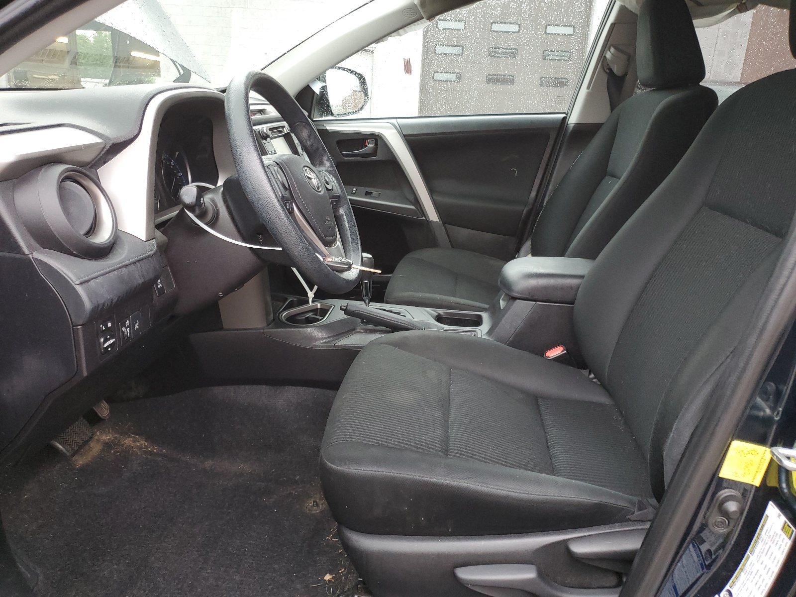 2T3BFREV1JW735146 2018 Toyota Rav4 Le