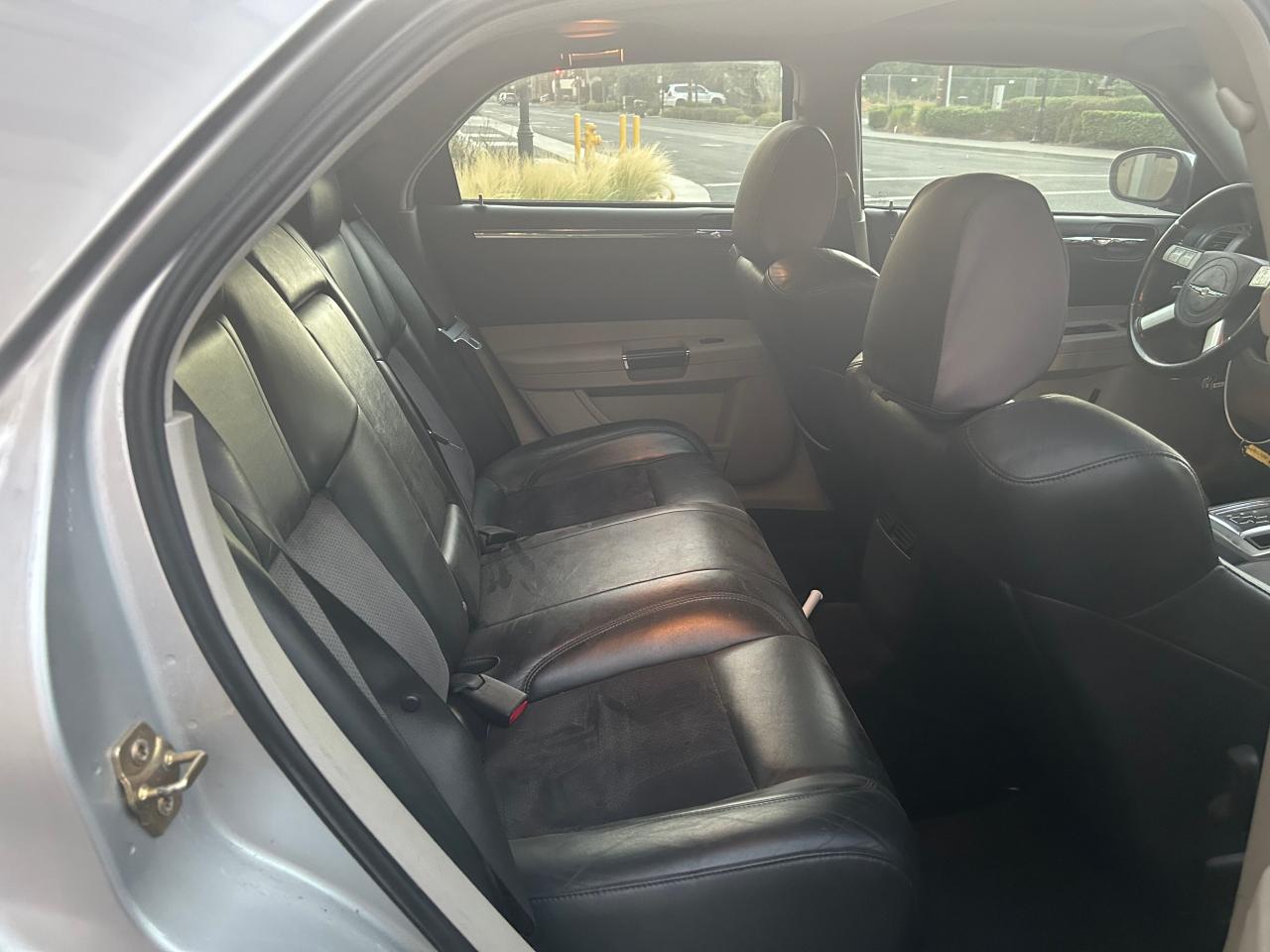 2006 Chrysler 300C Srt-8 VIN: 2C3KA73W36H225102 Lot: 65352354