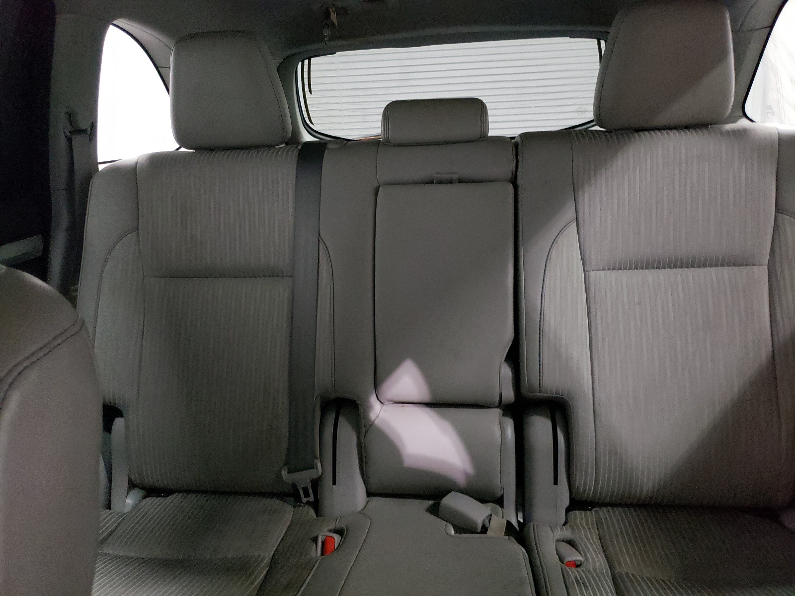 5TDZZRFH1HS196635 2017 Toyota Highlander Le