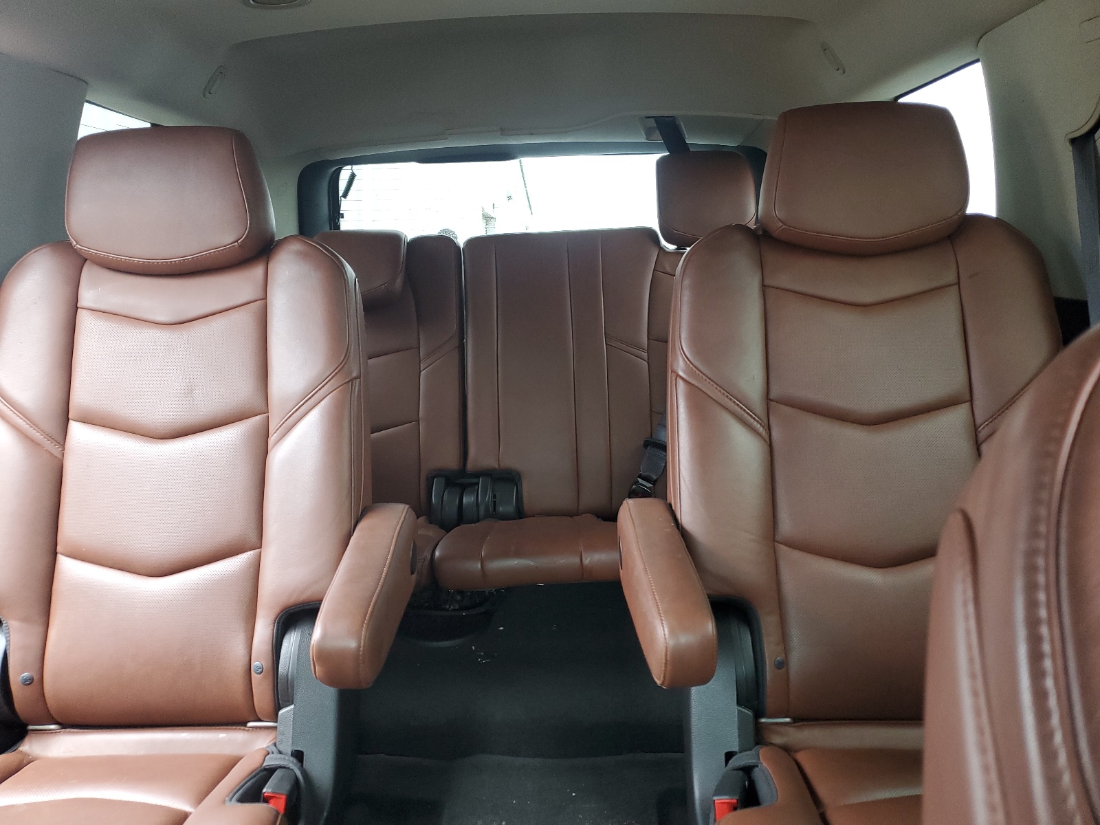 1GYS4BKJ9HR142928 2017 Cadillac Escalade Luxury