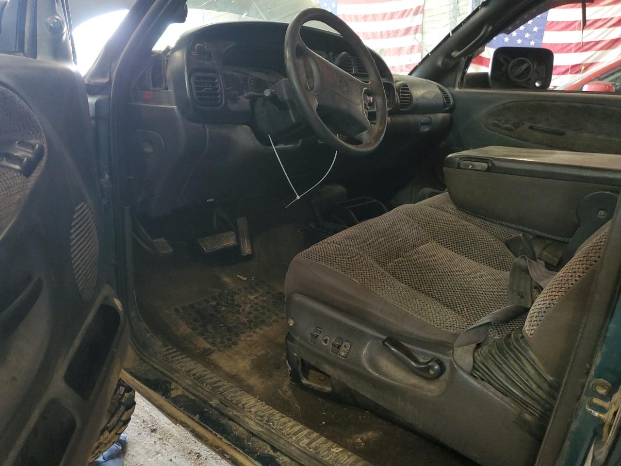 3B7HF13Z2WG226305 1998 Dodge Ram 1500