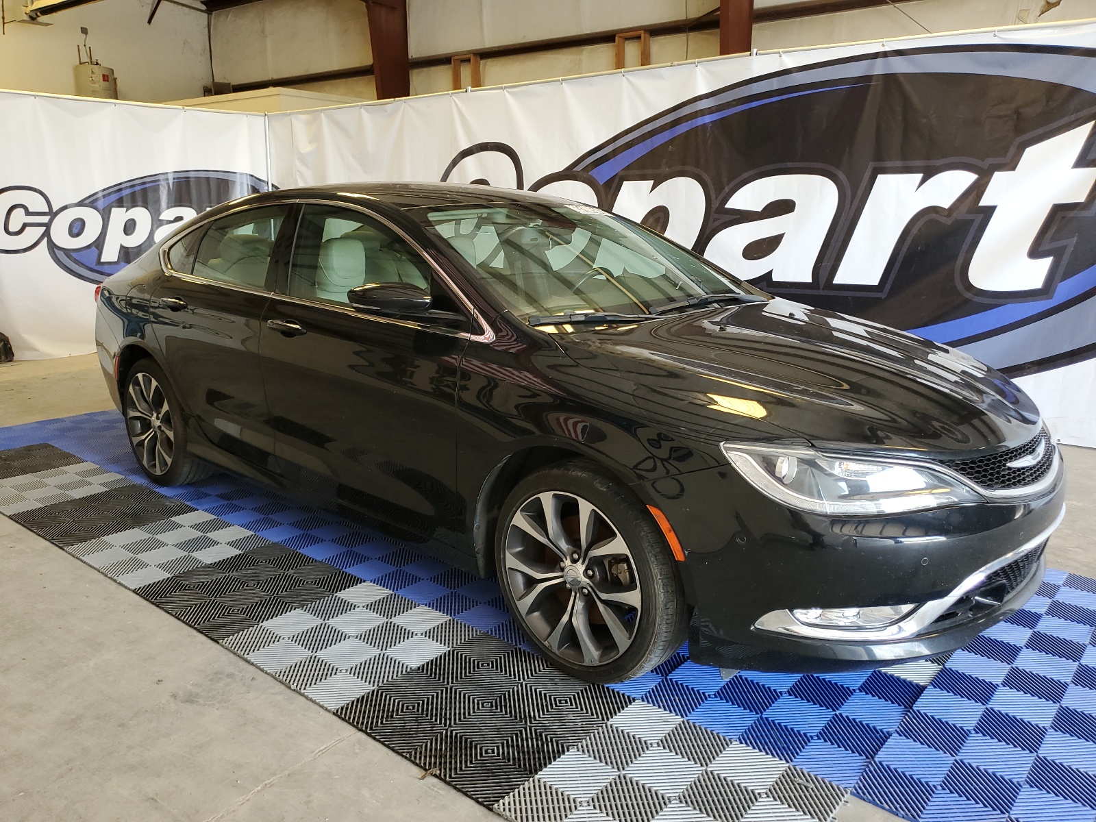 2015 Chrysler 200 C vin: 1C3CCCCG2FN572606