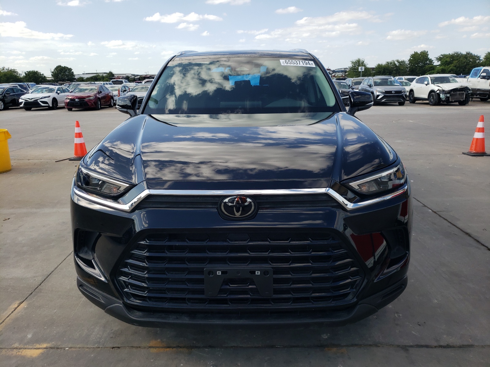 2024 Toyota Grand Highlander Xle vin: 5TDAAAA51RS006806