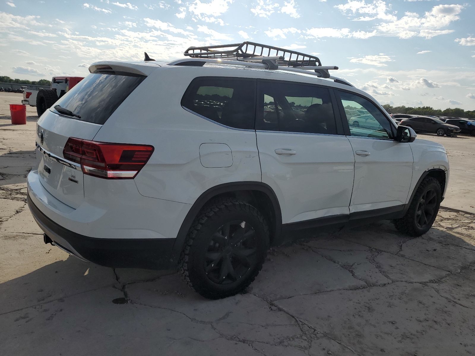 1V2KR2CA0JC564390 2018 Volkswagen Atlas Se