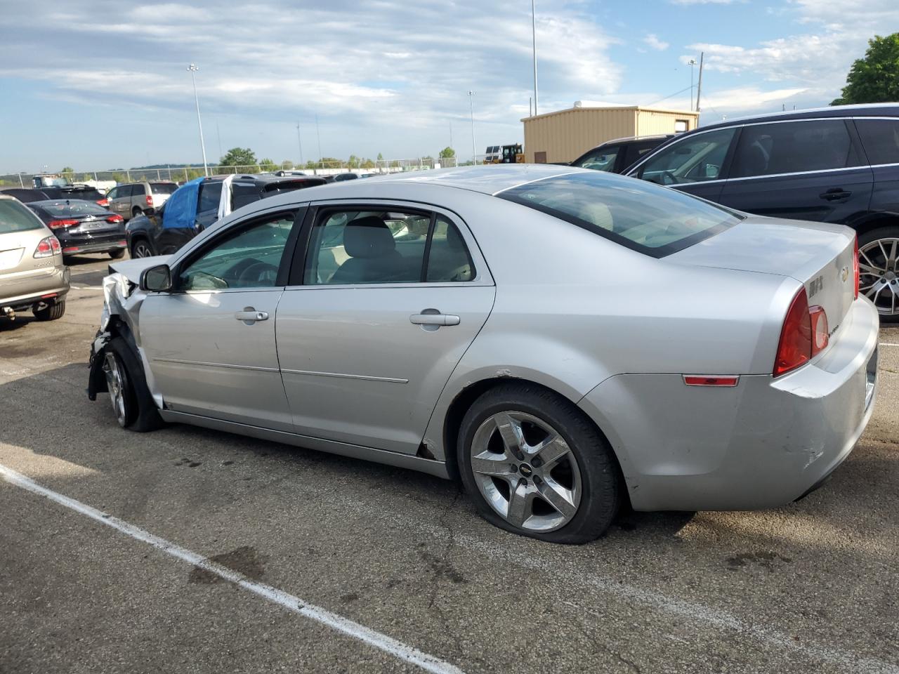2009 Chevrolet Malibu - Image 2