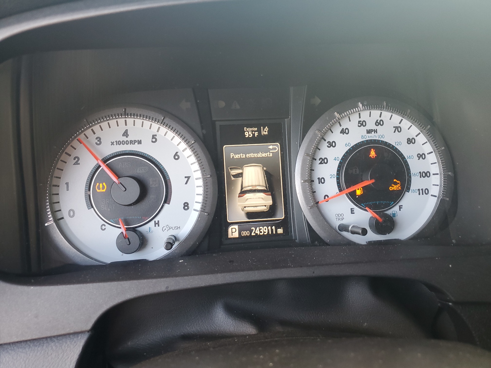 2018 Toyota Sienna Se vin: 5TDXZ3DC8JS943228