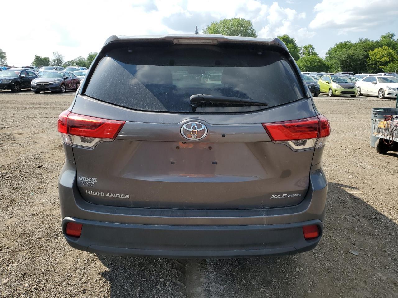 2018 Toyota Highlander Se VIN: 5TDJZRFH5JS807995 Lot: 61749204