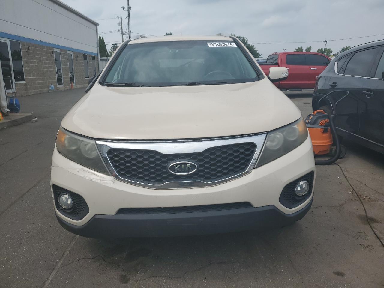 2011 Kia Sorento Base VIN: 5XYKTDA24BG141822 Lot: 61693074