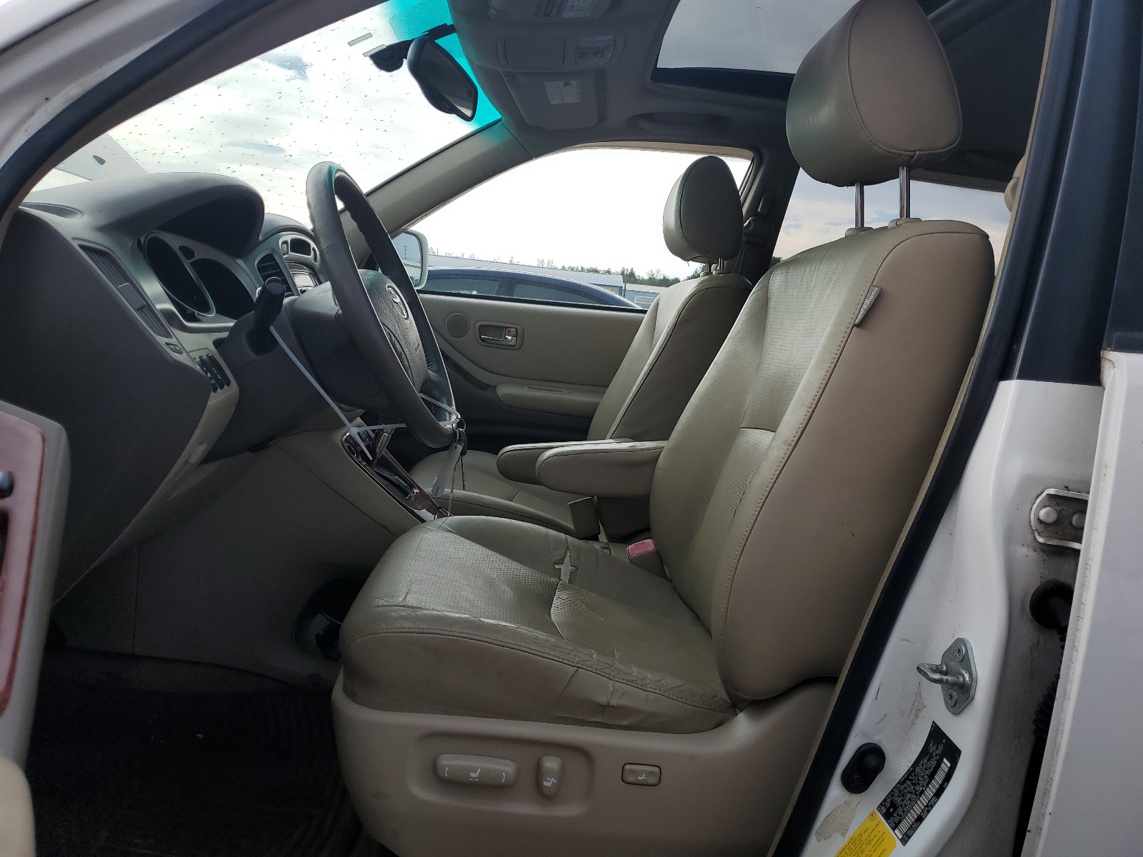 JTEEP21A050083663 2005 Toyota Highlander Limited