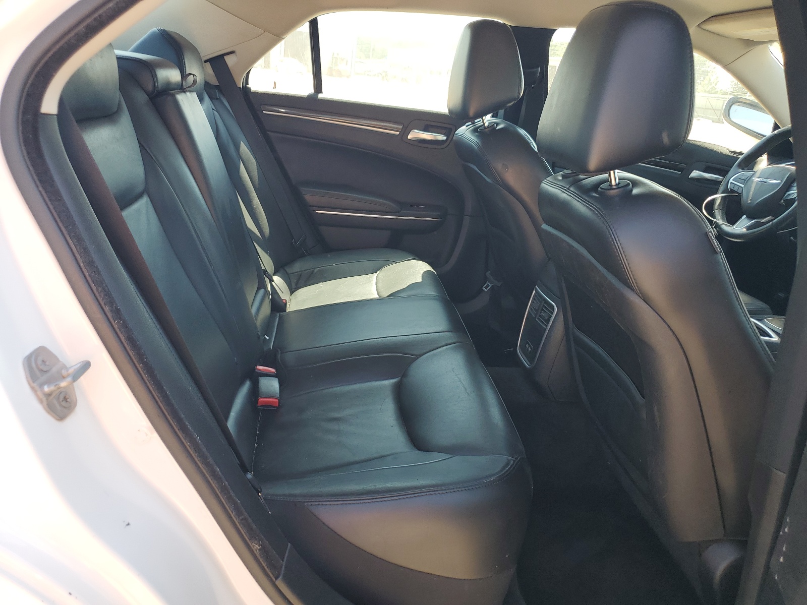 2C3CCAAG1FH749243 2015 Chrysler 300 Limited