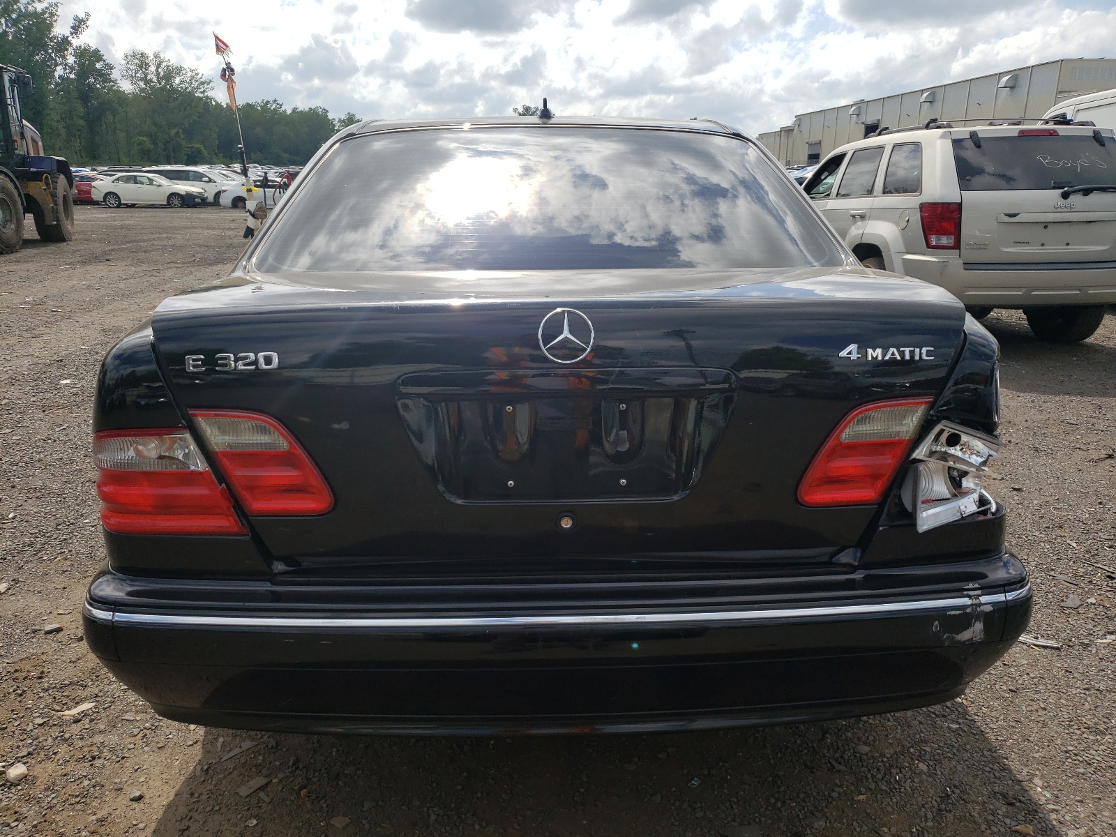 WDBJF82G2YX028217 2000 Mercedes-Benz E 320 4Matic