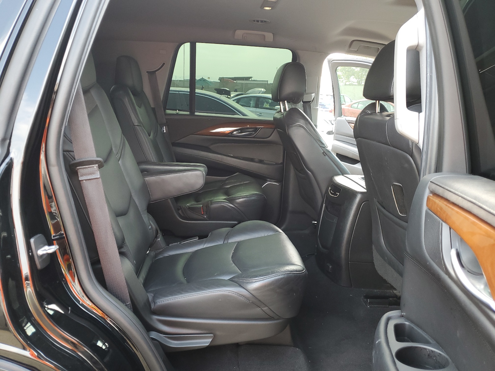 1GYS4AKJXJR130822 2018 Cadillac Escalade