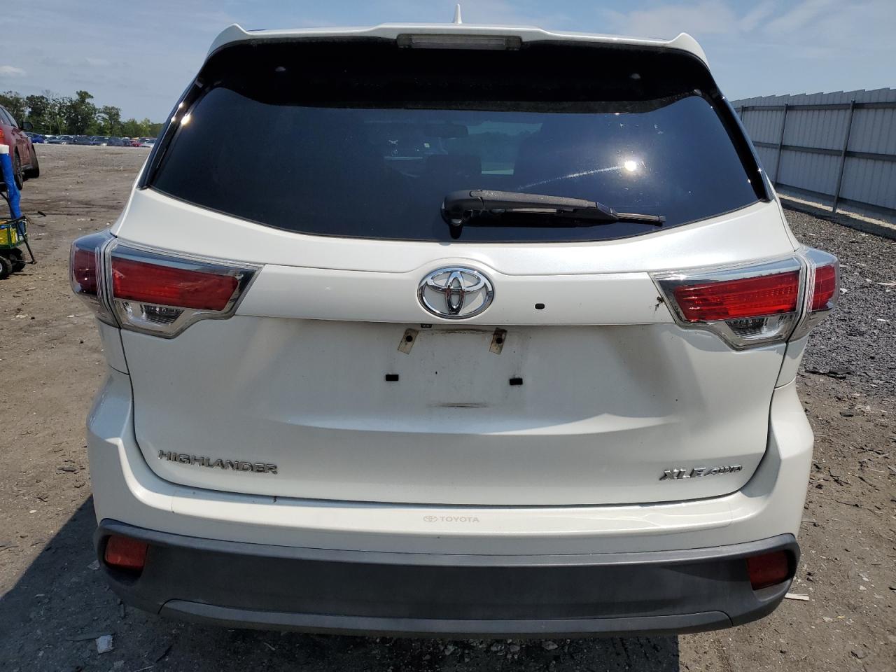 2016 Toyota Highlander Xle VIN: 5TDJKRFH1GS327191 Lot: 63842514