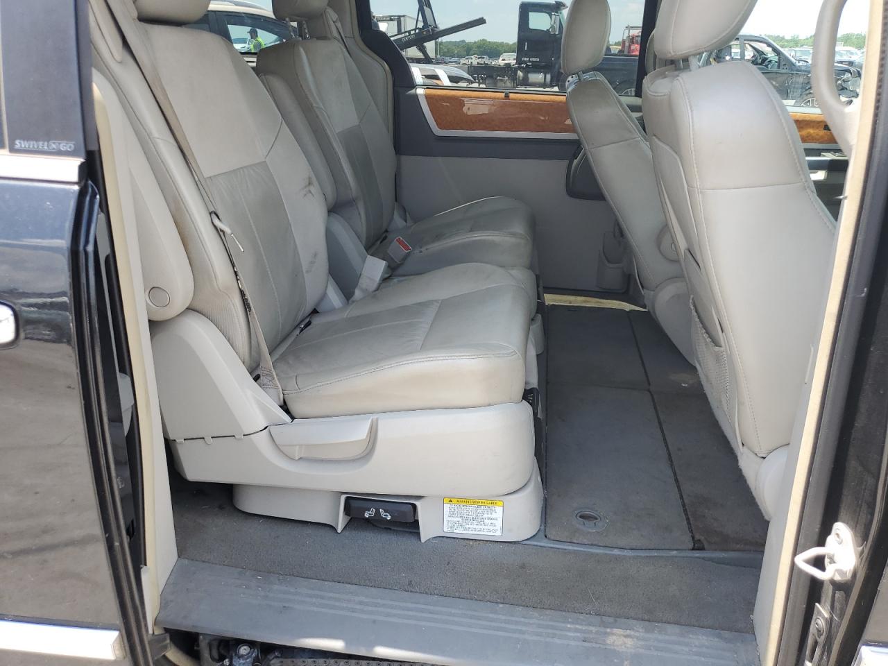 2008 Chrysler Town & Country Limited VIN: 2A8HR64X08R737034 Lot: 61569564