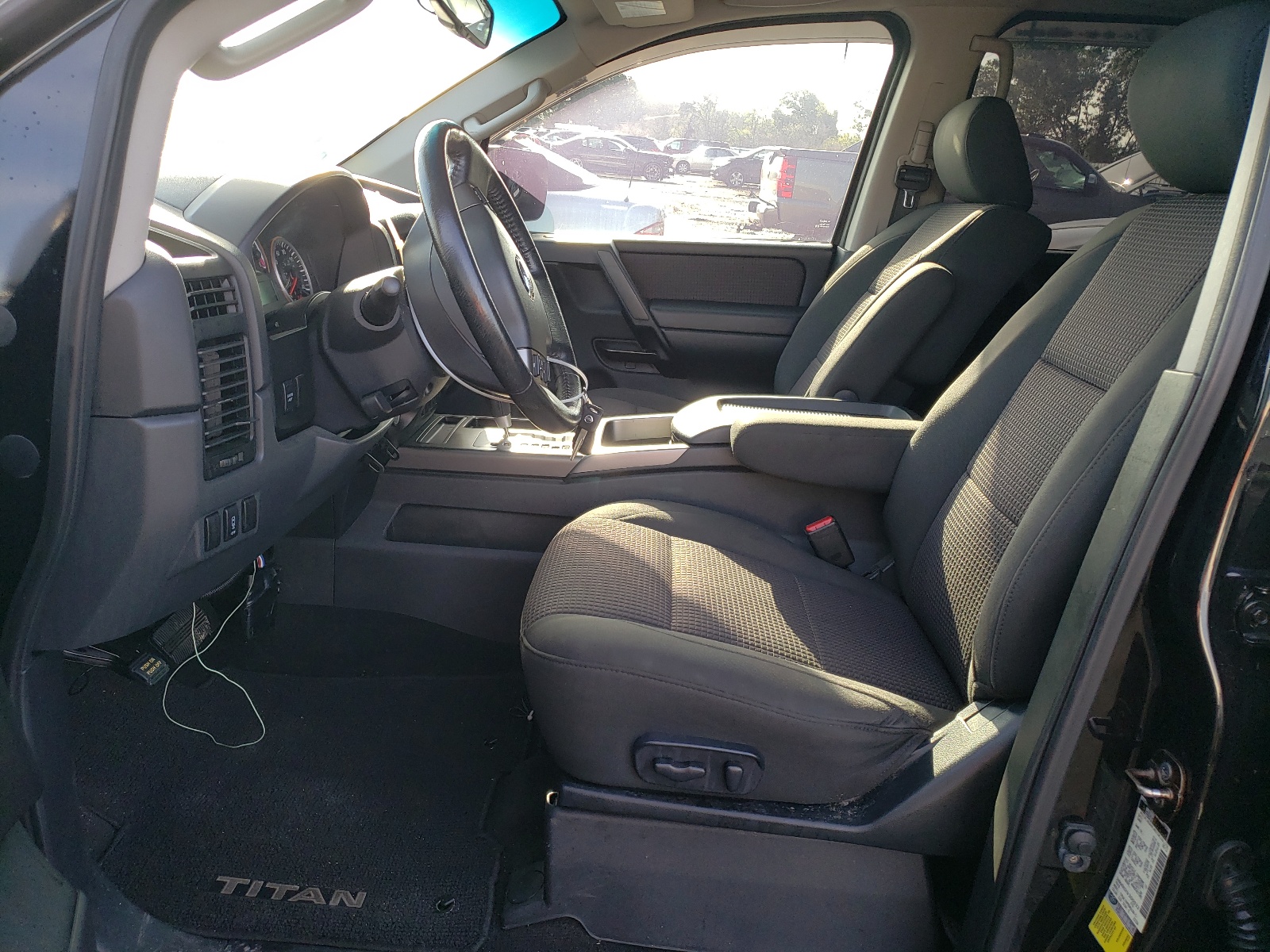 1N6BA0ED2CN300032 2012 Nissan Titan S