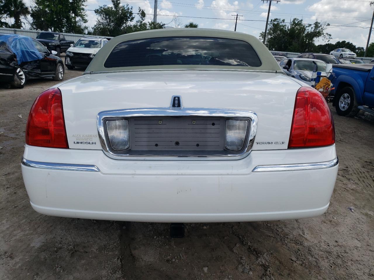 2007 Lincoln Town Car Signature VIN: 1LNHM81V57Y608555 Lot: 63311474