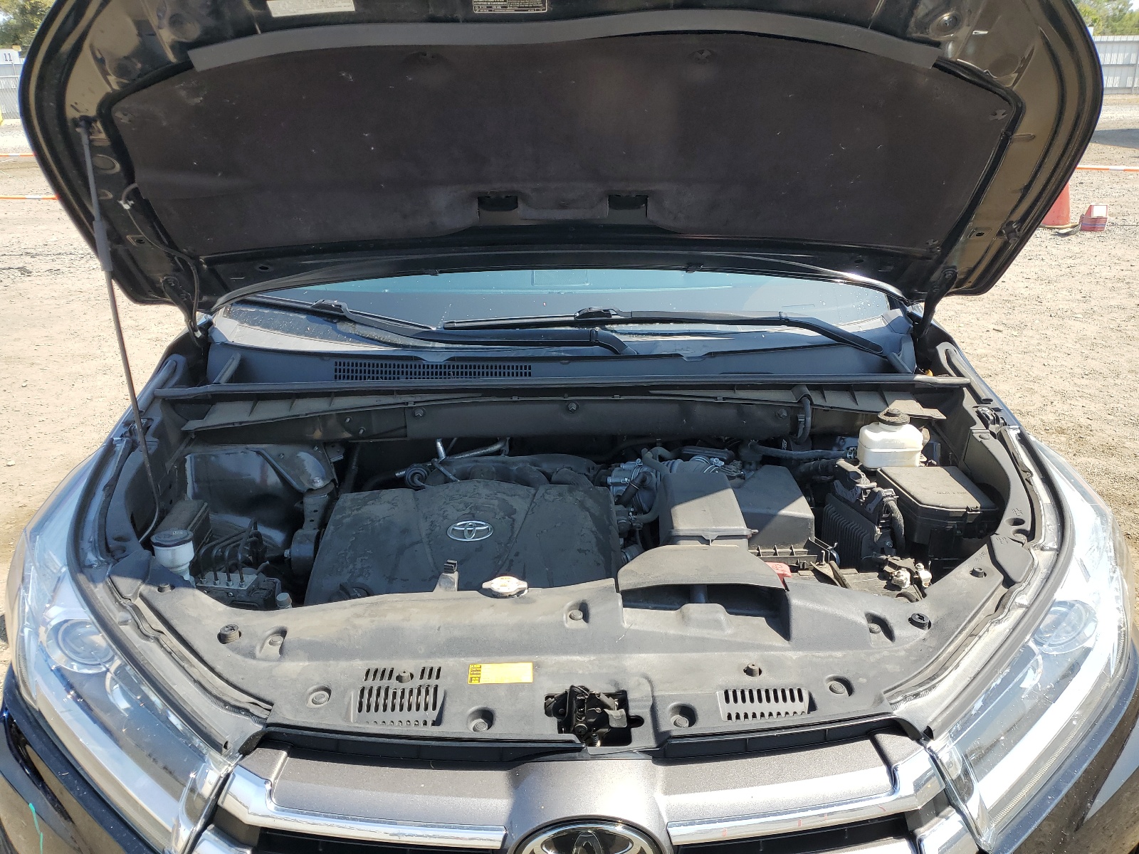 5TDDZRFH1KS961604 2019 Toyota Highlander Limited