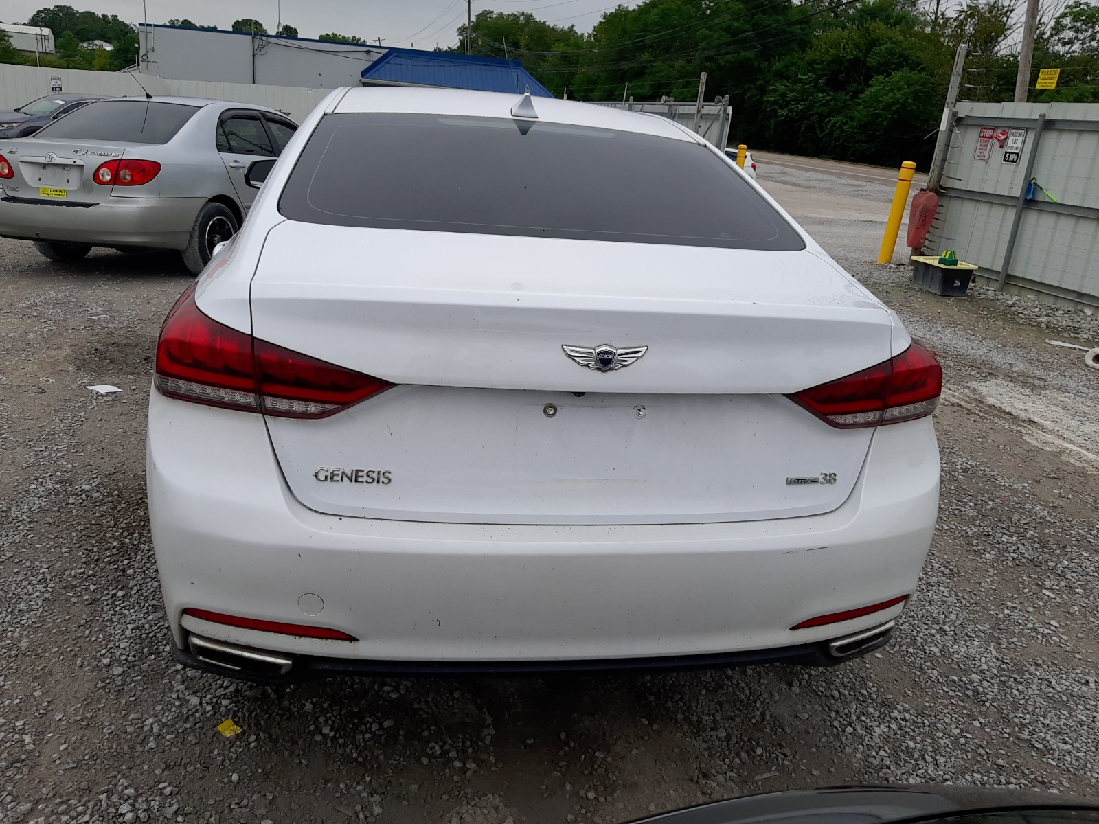 KMHGN4JE2FU063633 2015 Hyundai Genesis 3.8L