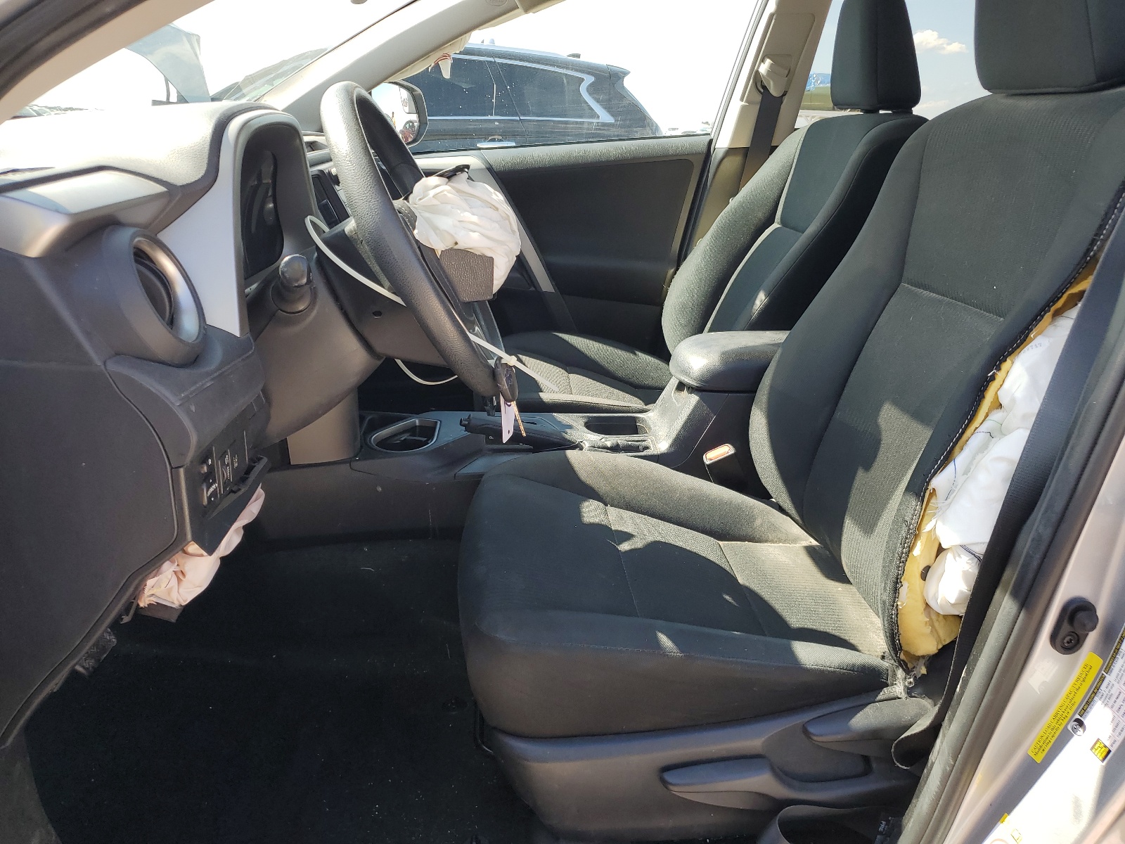 2T3ZFREVXHW331187 2017 Toyota Rav4 Le