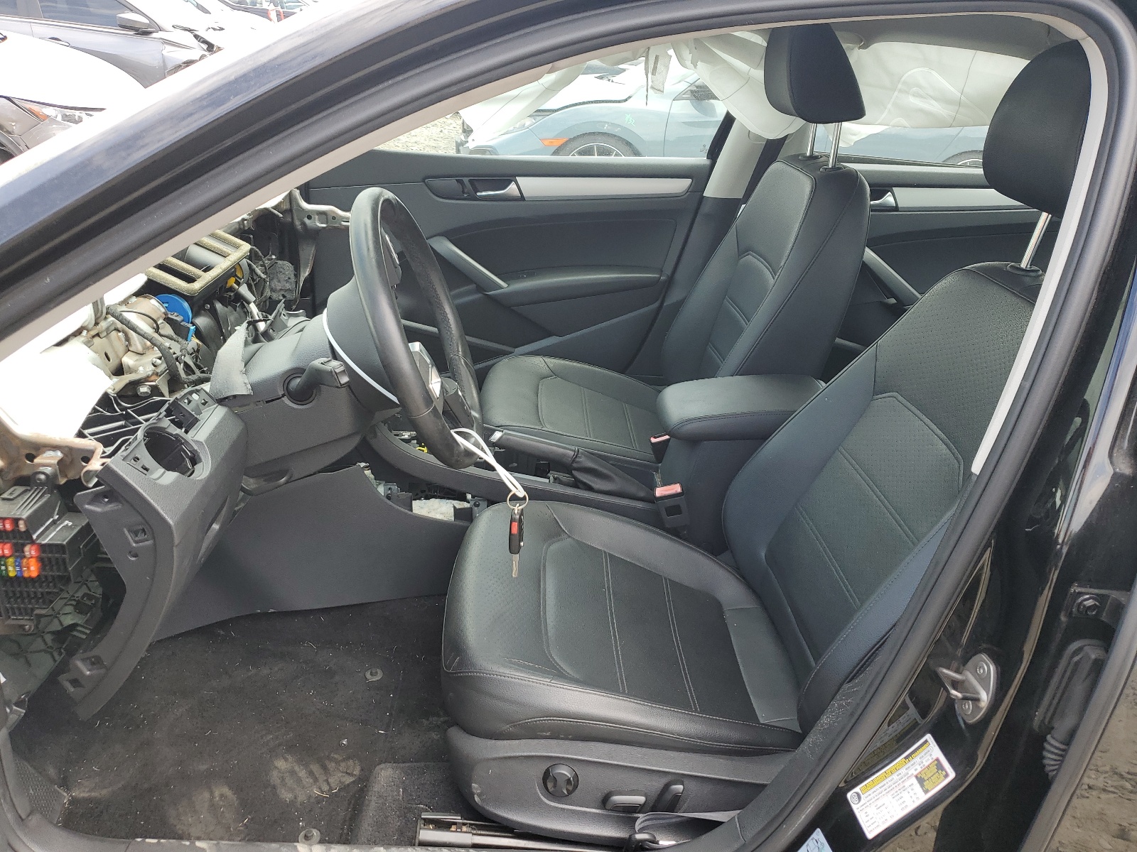 1VWBP7A3XDC139365 2013 Volkswagen Passat Se