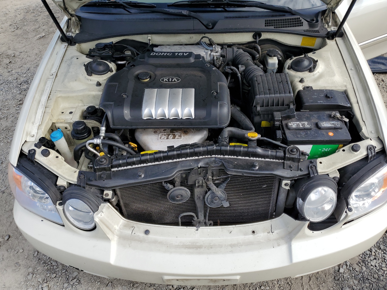 KNAGD126245370687 2004 Kia Optima Lx