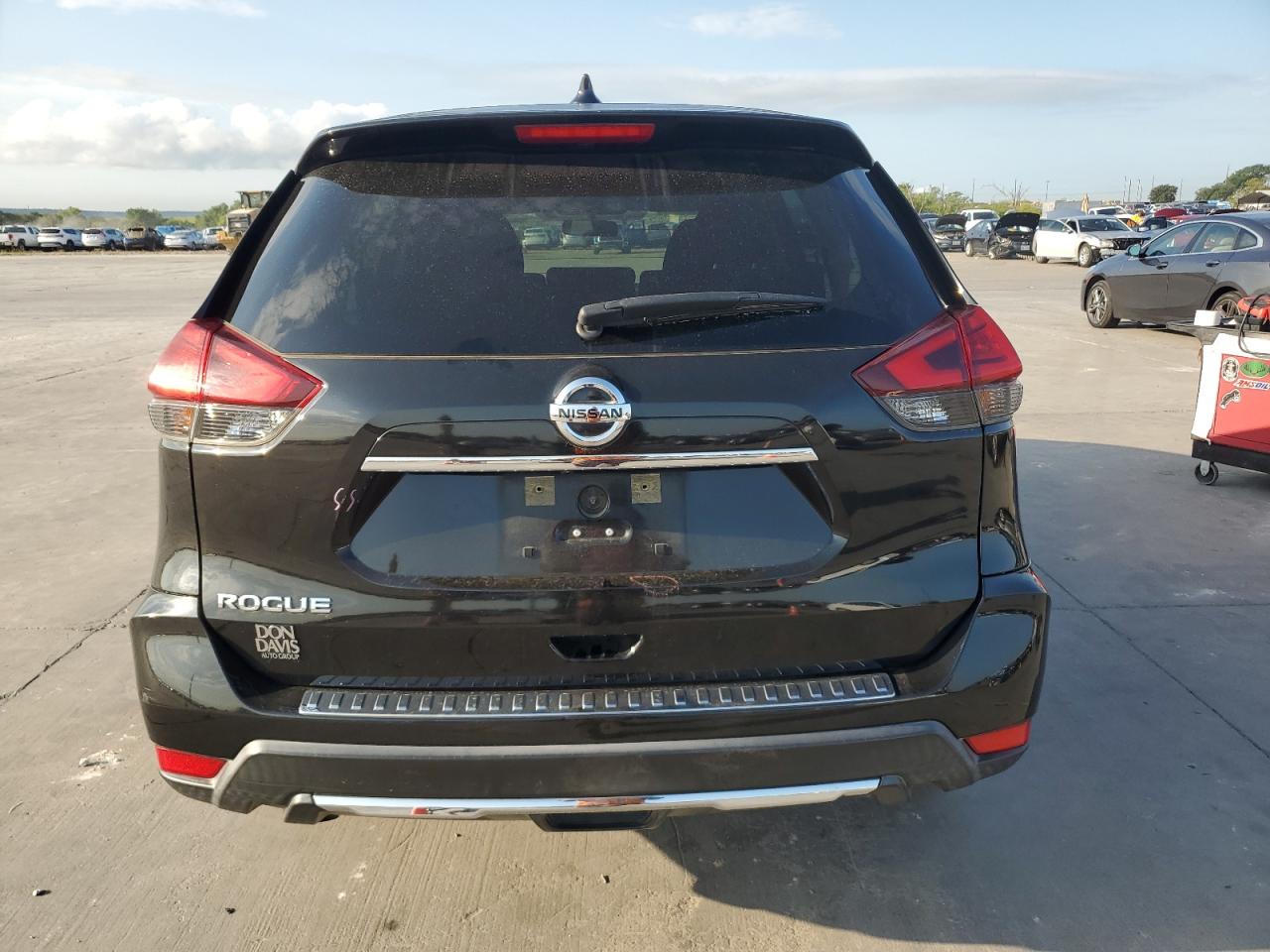 2017 Nissan Rogue S VIN: KNMAT2MT5HP617196 Lot: 63211664