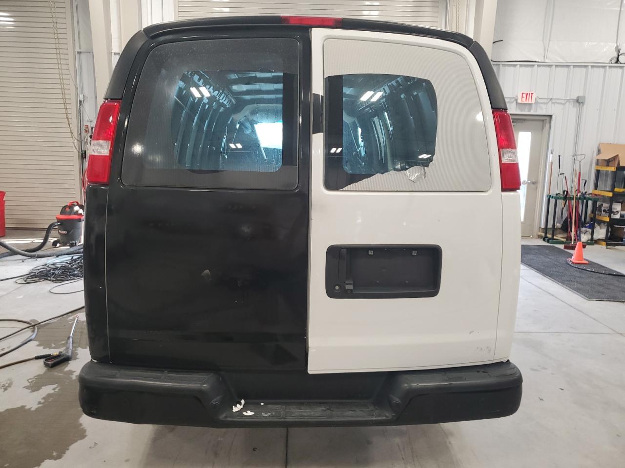 2020 Chevrolet Express G2500 VIN: 1GCWGBFP3L1233570 Lot: 62806204