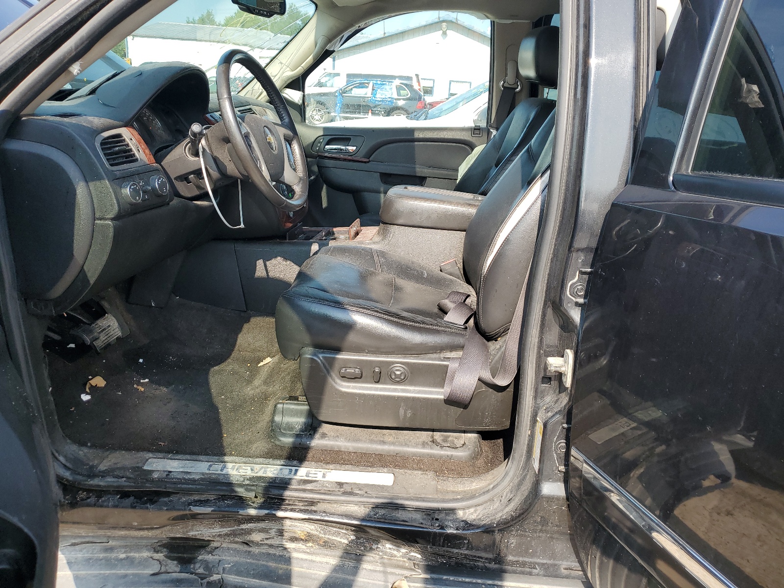 1GNSKKE38BR226214 2011 Chevrolet Suburban K1500 Ltz