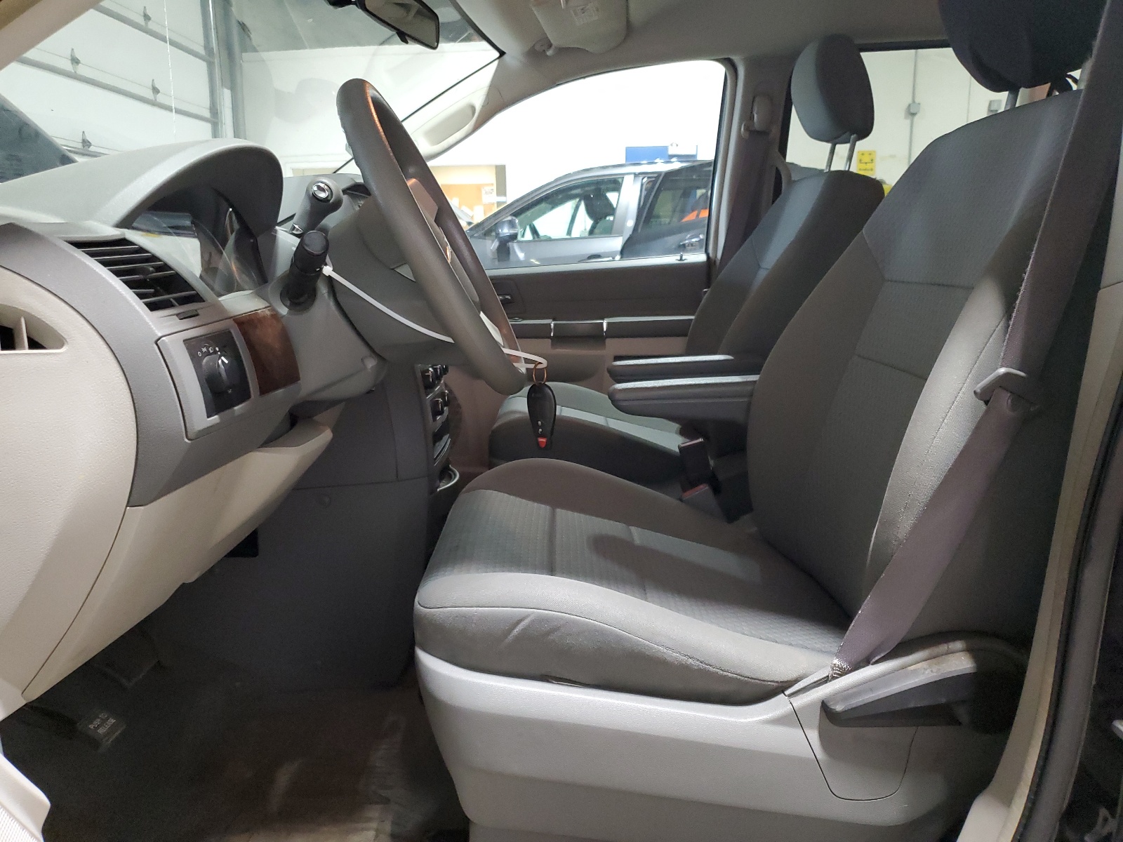 2A4RR4DE7AR150439 2010 Chrysler Town & Country Lx