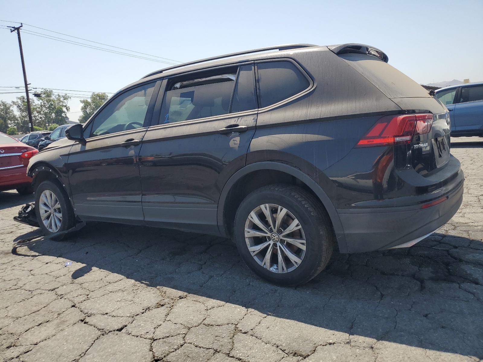 2018 Volkswagen Tiguan S vin: 3VV1B7AX0JM104068