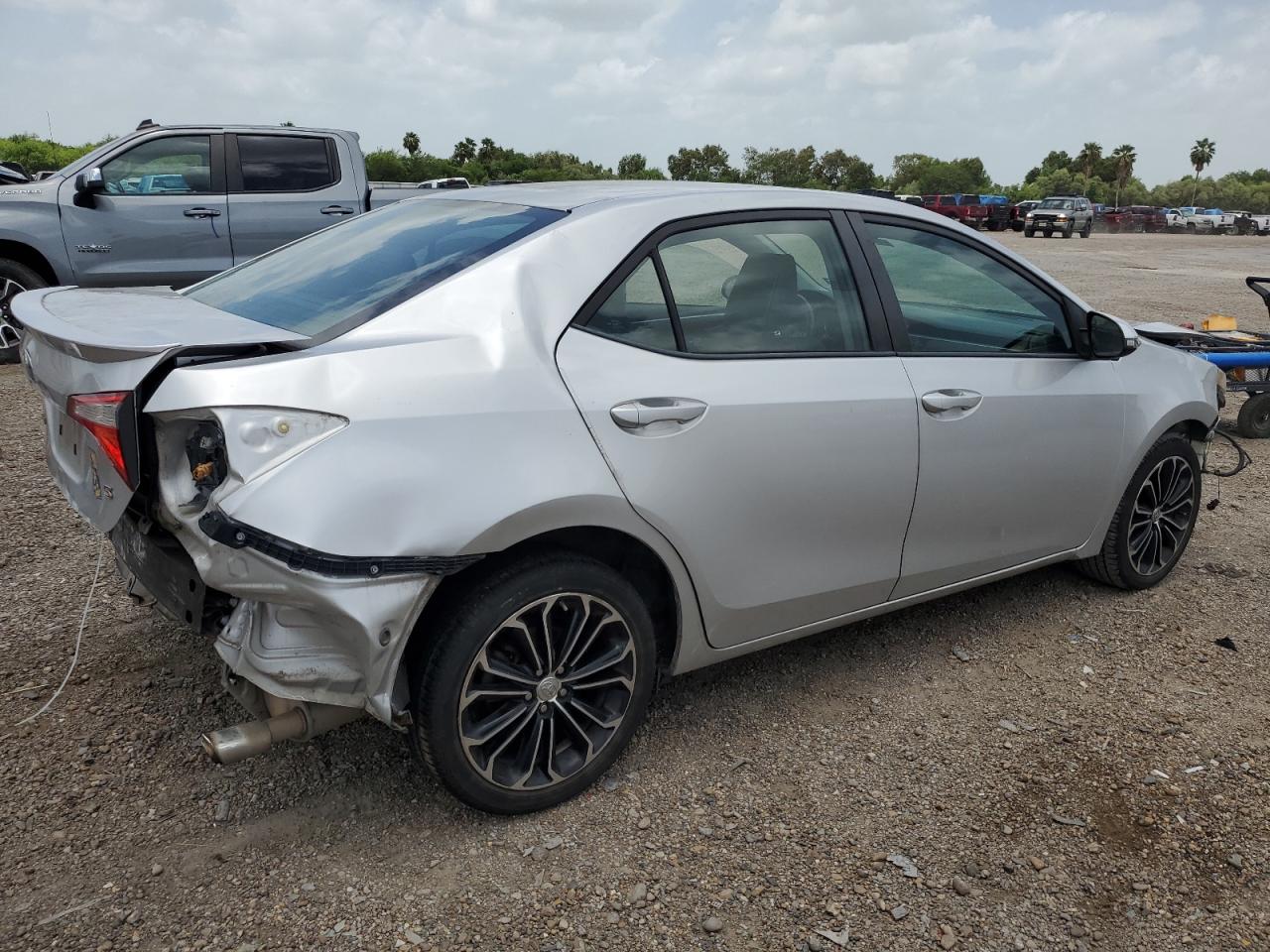 VIN 5YFBURHE1FP327488 2015 TOYOTA COROLLA no.3