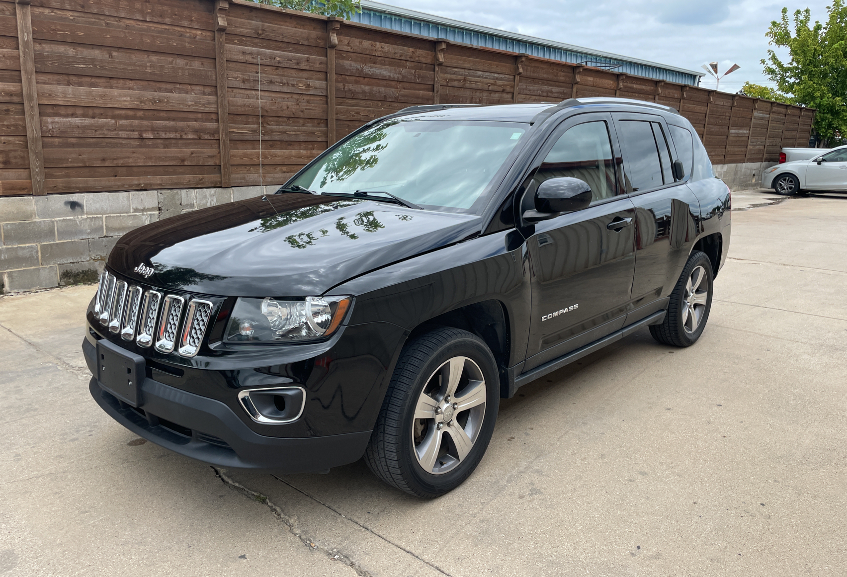 2016 Jeep Compass Latitude vin: 1C4NJCEA9GD726707