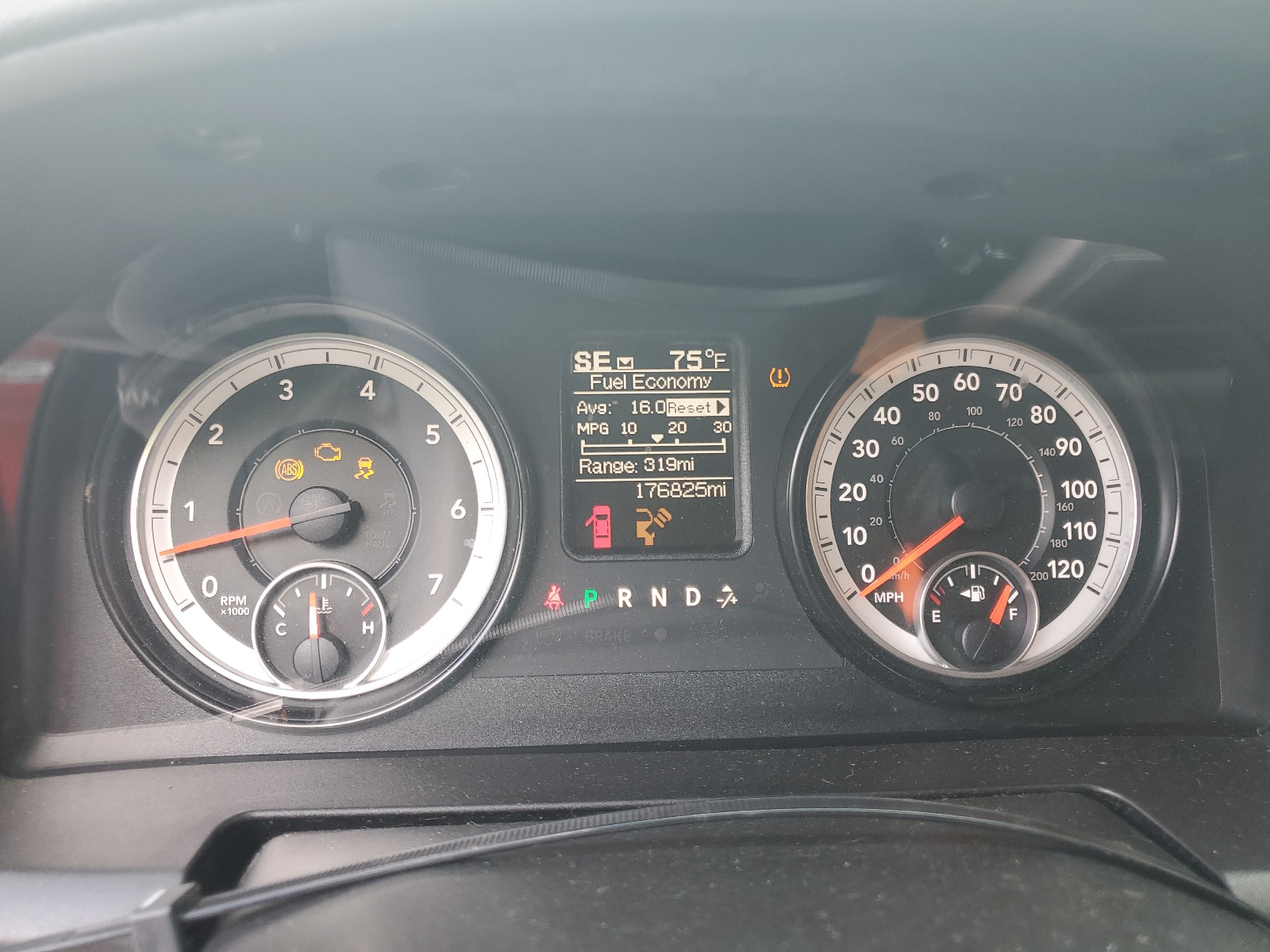 1C6RR7GT7FS696365 2015 Ram 1500 Slt