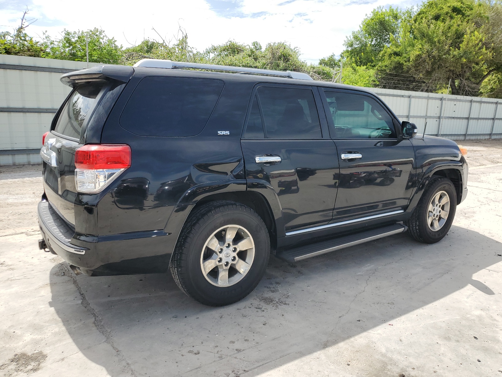 JTEZU5JR3B5015566 2011 Toyota 4Runner Sr5