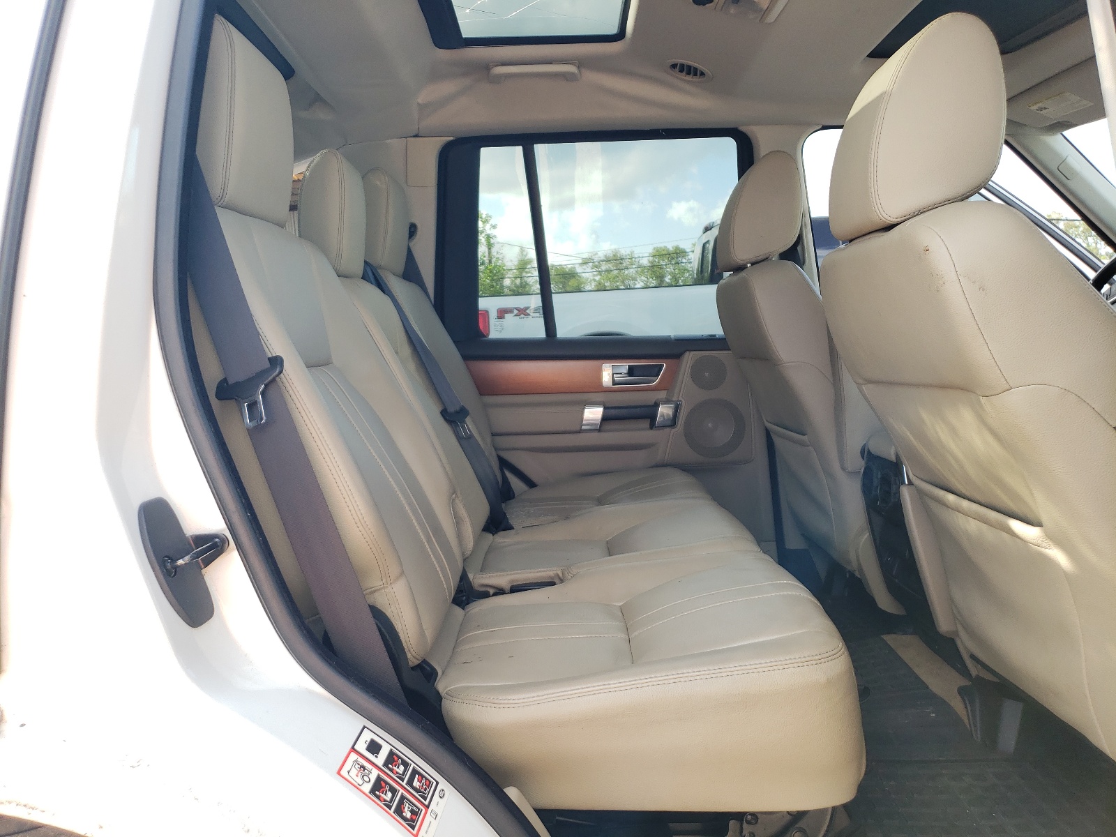 SALAG2D41BA556073 2011 Land Rover Lr4 Hse