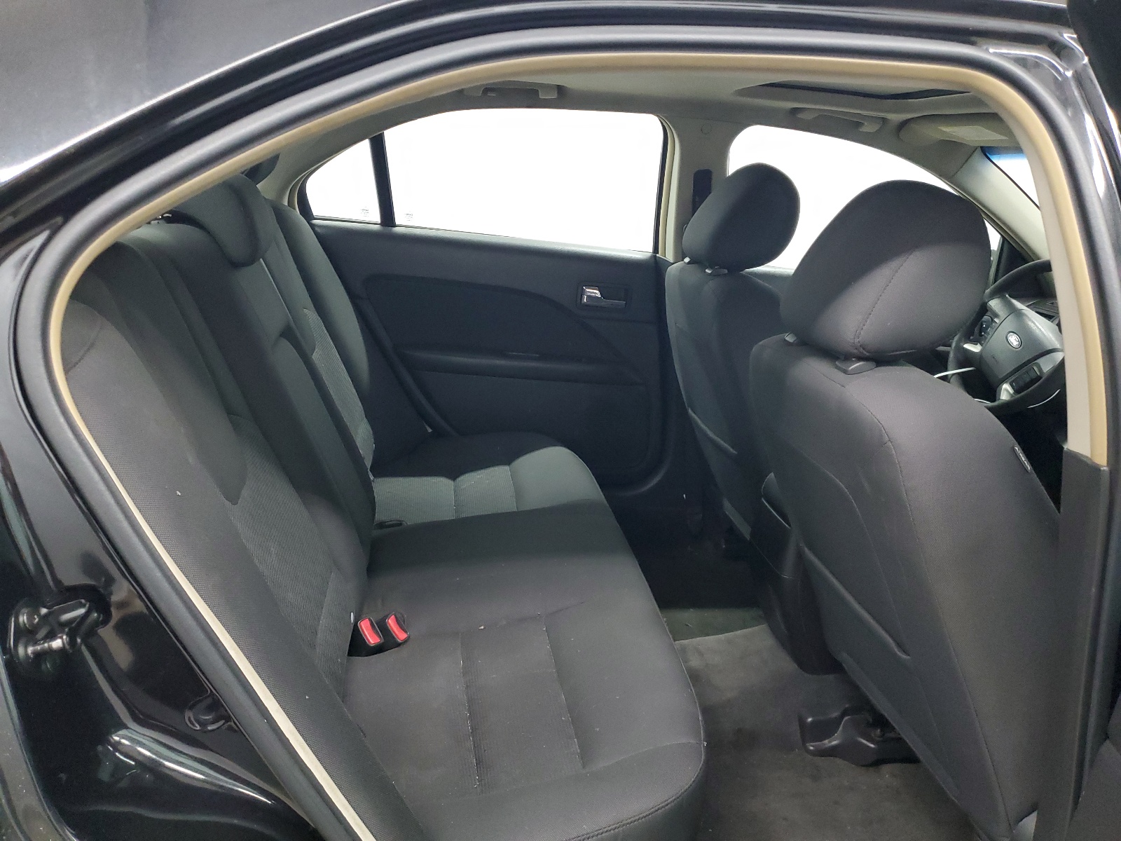 3FAHP0HA5BR120221 2011 Ford Fusion Se