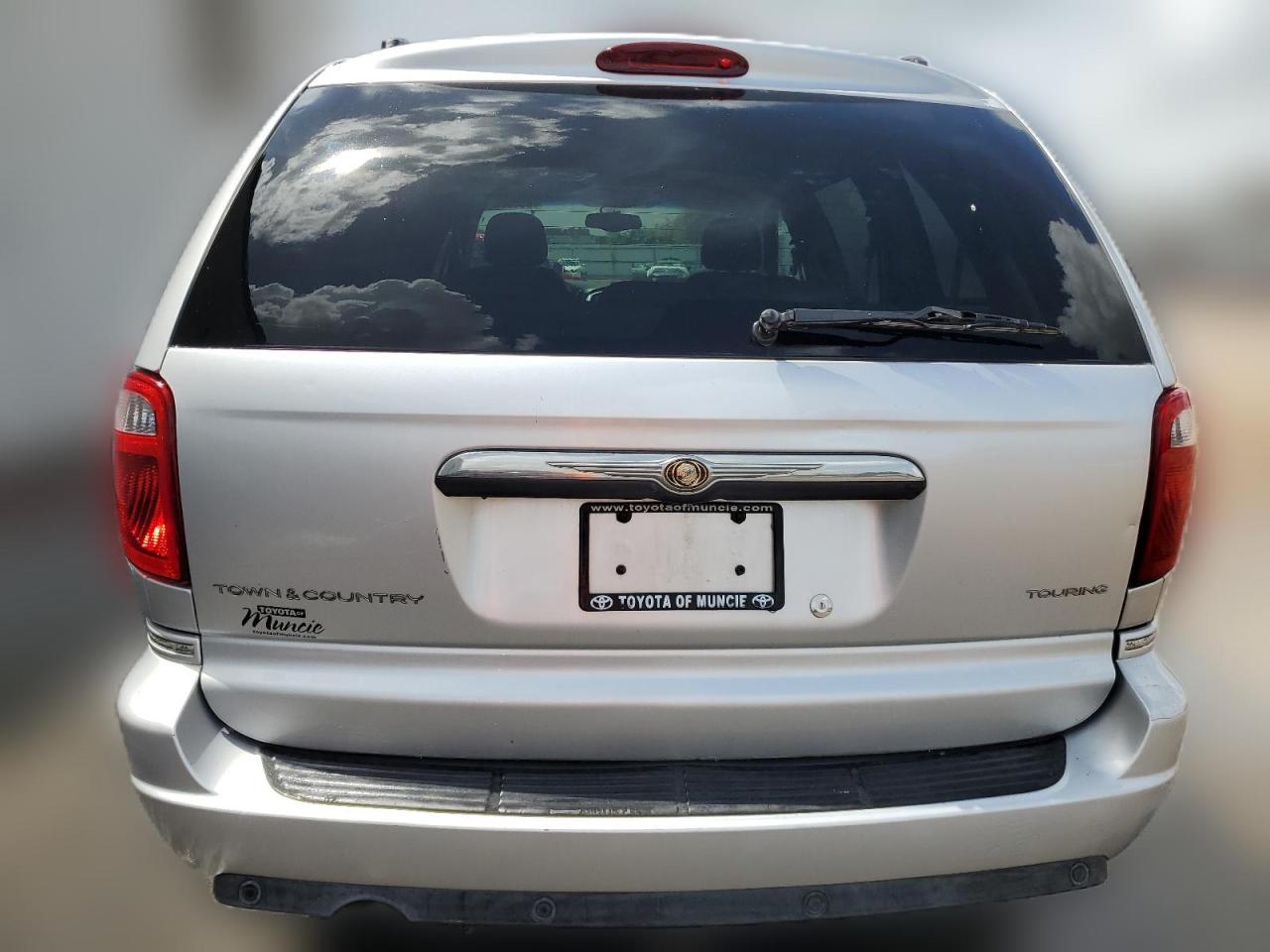 2005 Chrysler Town & Country Touring VIN: 2C4GP54LX5R505200 Lot: 63858624