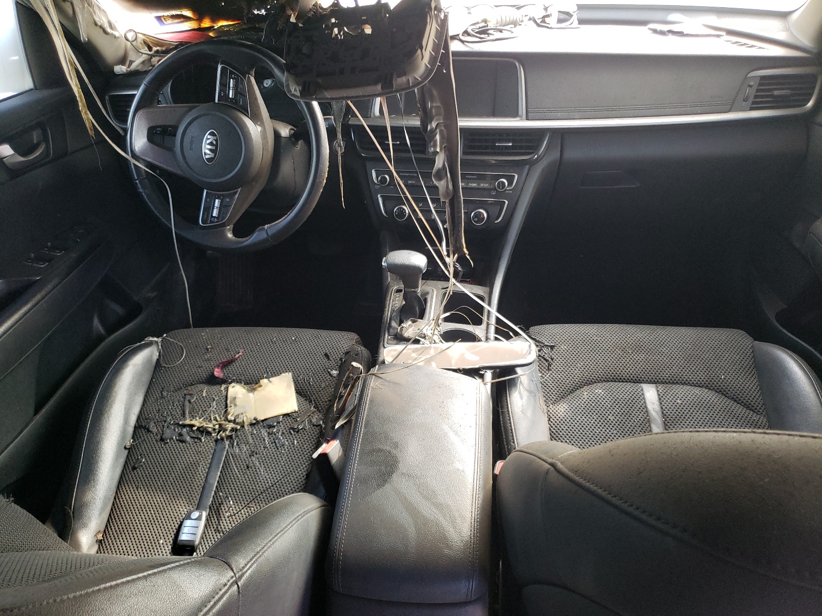 5XXGT4L39LG413881 2020 Kia Optima Lx