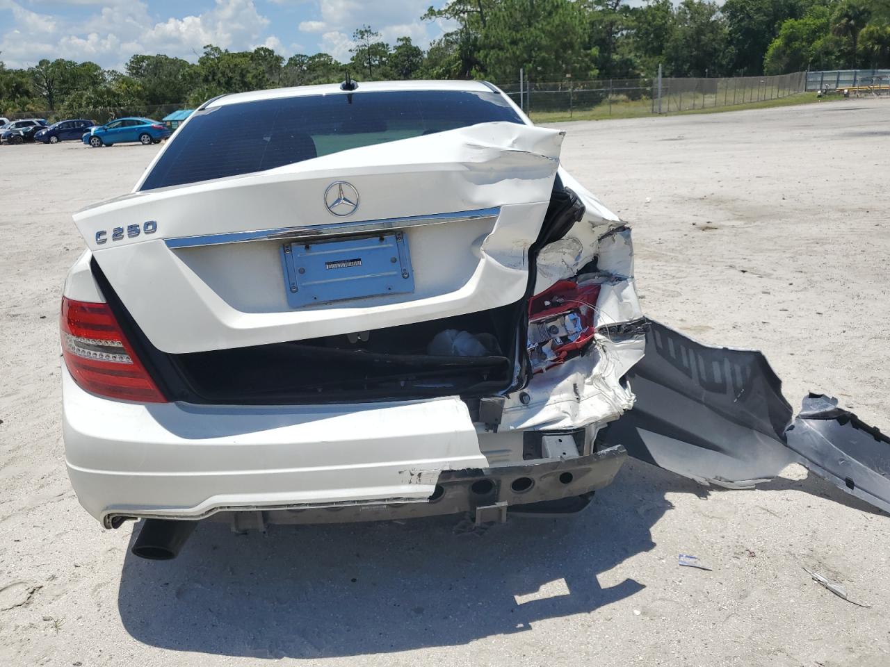 2013 Mercedes-Benz C 250 VIN: WDDGF4HB7DA804828 Lot: 65111244