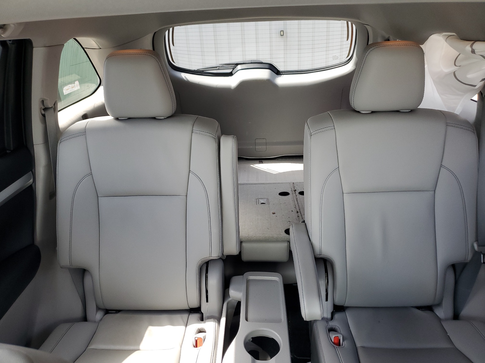 5TDKZRFH2KS338659 2019 Toyota Highlander Se