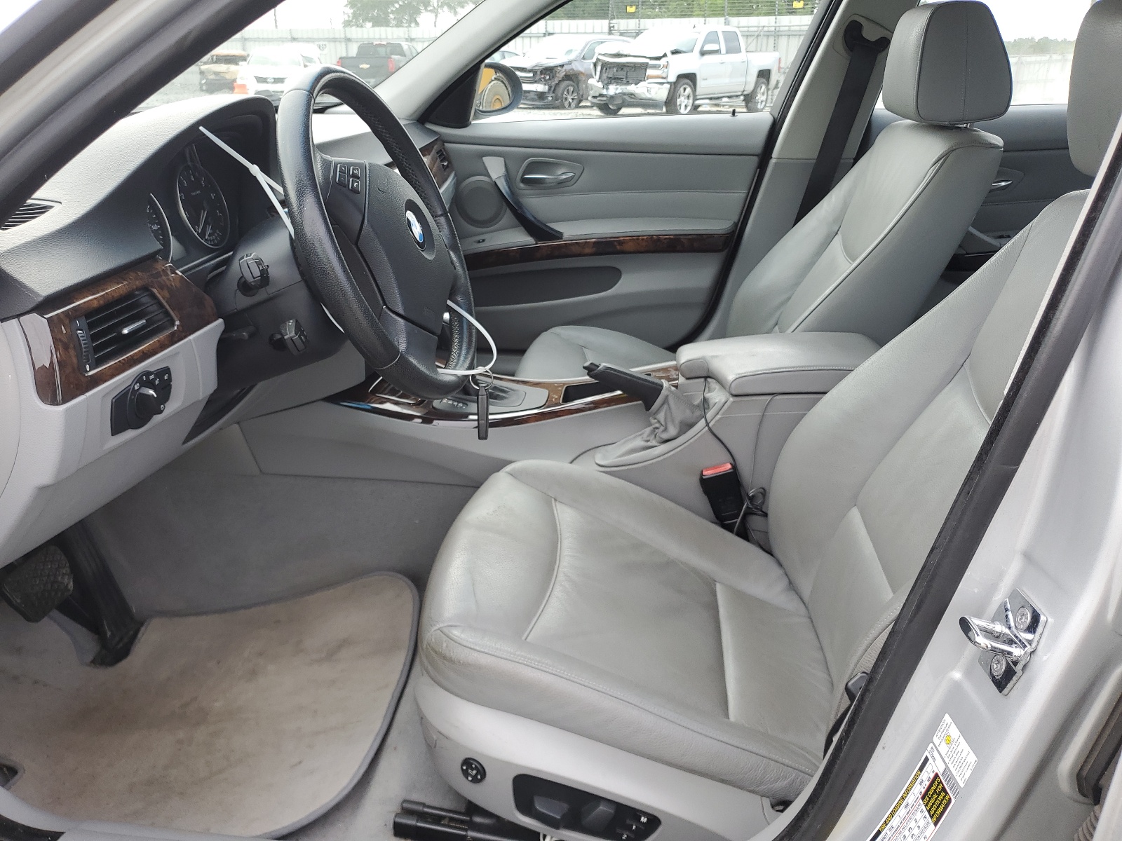 WBAVA33527KX81532 2007 BMW 328 I