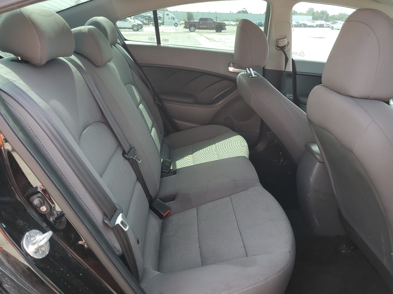 3KPFK4A7XHE094088 2017 Kia Forte Lx