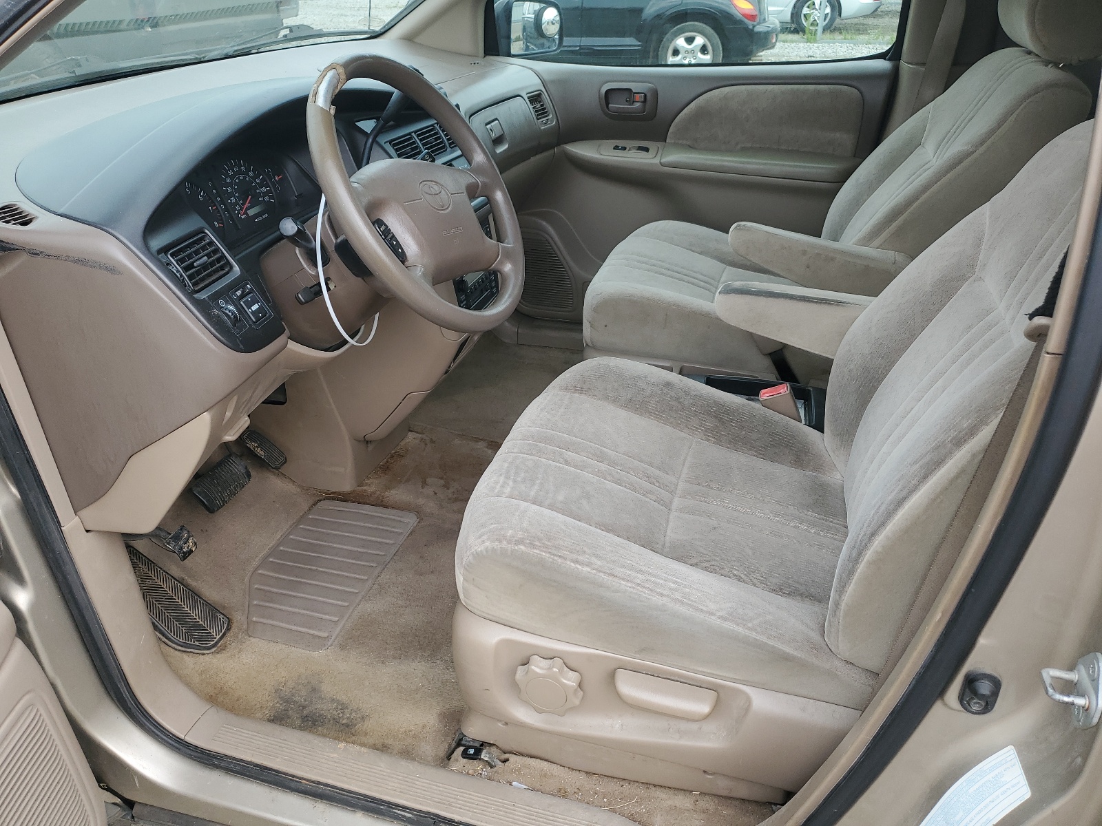 4T3ZF13C4YU205586 2000 Toyota Sienna Le