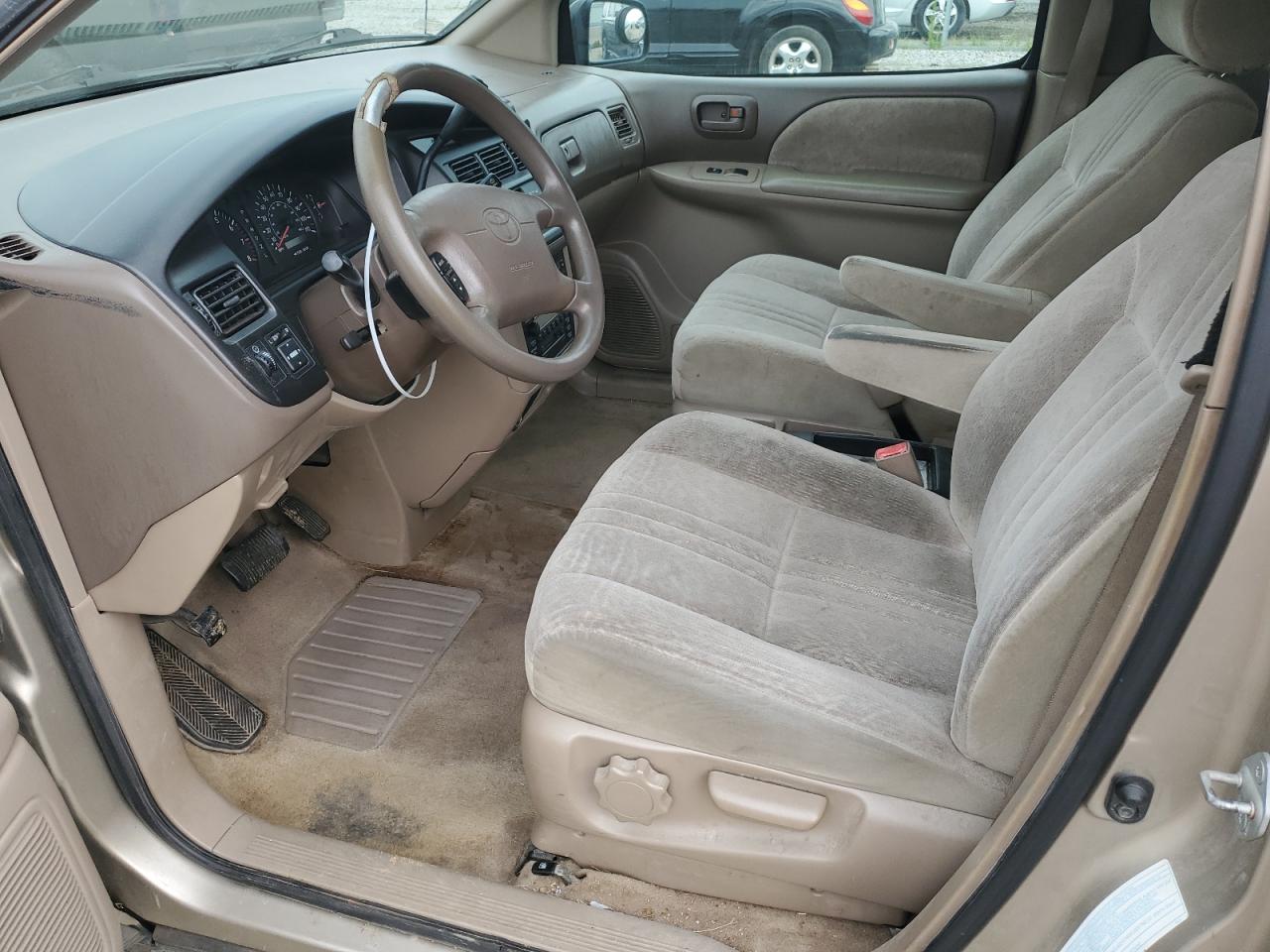 2000 Toyota Sienna Le VIN: 4T3ZF13C4YU205586 Lot: 63260454