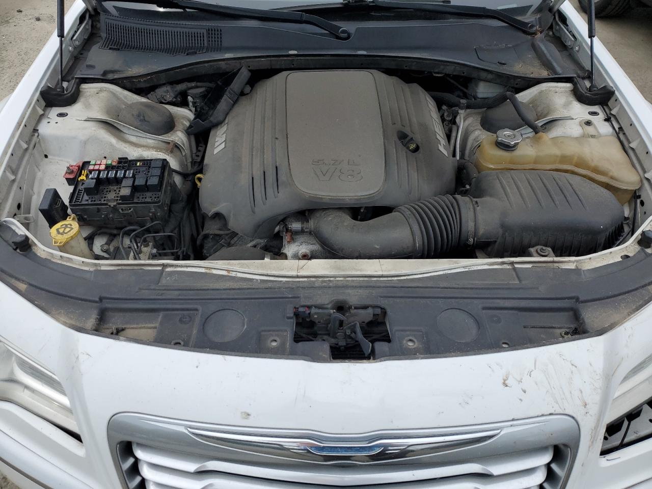 2013 Chrysler 300 - Image 12